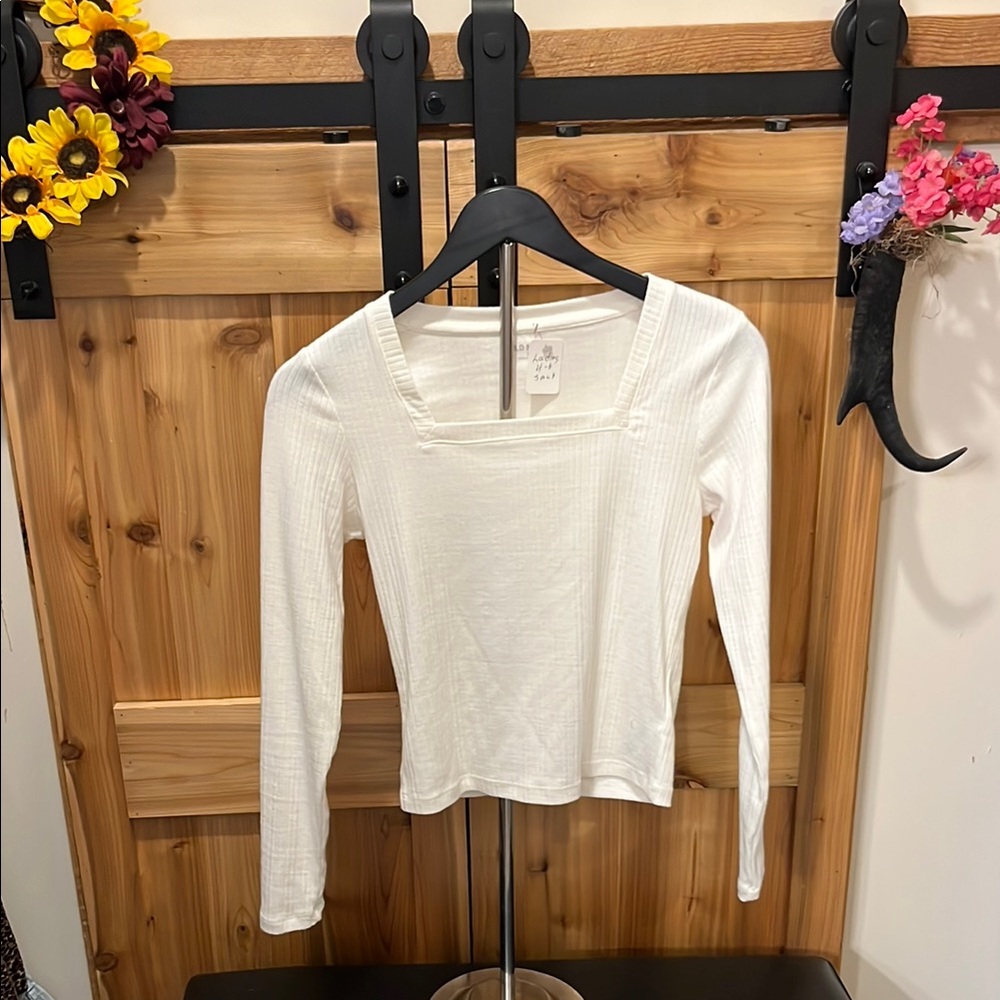 Old Navy White Long Sleeve Women's Tee